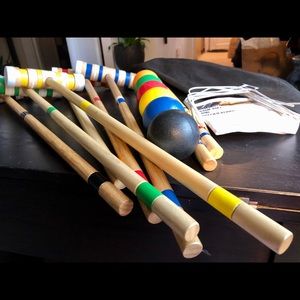 Complete East-point croquet set with instructions and travel bag. Used twice.